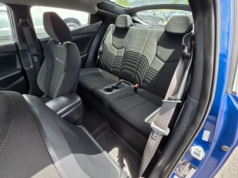 Used 2017 Hyundai Veloster FWD image 19