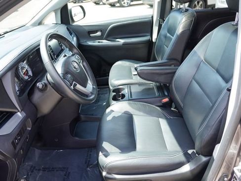 Used 2019 Toyota Sienna SE Premium w/ Carpet Mat Package AWD/4WD image 16