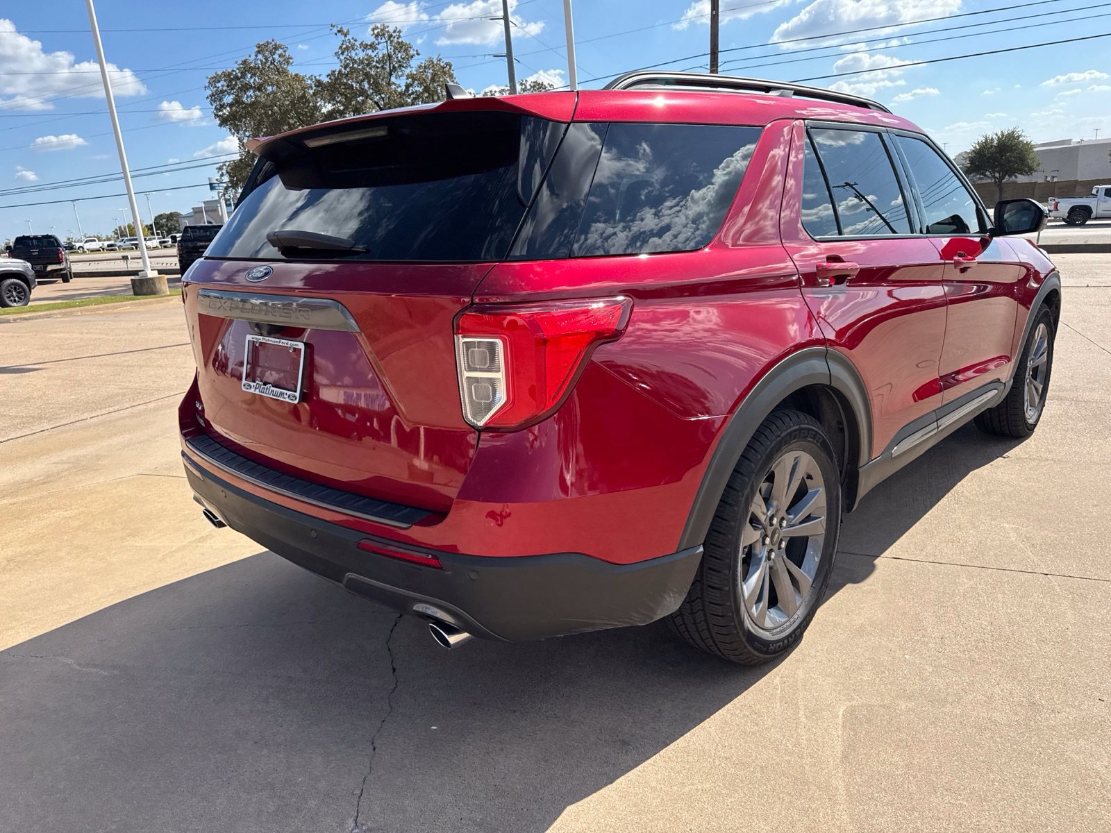 Used 2023 Ford Explorer XLT w/ Equipment Group 202A RWD image 7