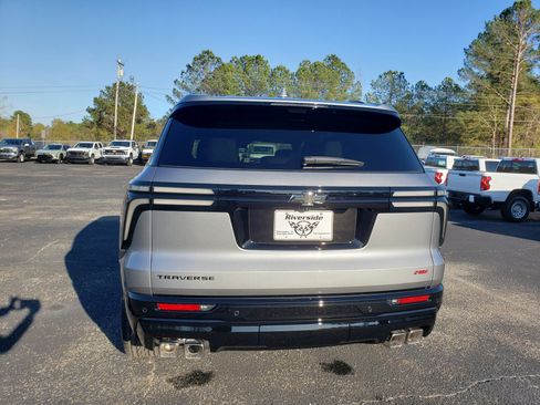 New 2026 Chevrolet Traverse RS w/ LPO, Floor Liner Package image 8
