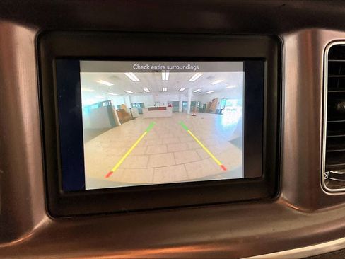 Used 2019 Dodge Charger SXT RWD image 25