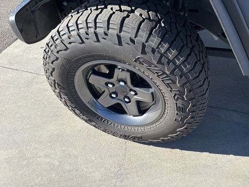 Used 2024 Jeep Gladiator Mojave w/ Safety Group image 10