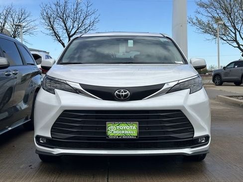 New 2026 Toyota Sienna XLE FWD image 7
