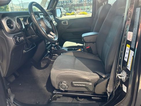 Used 2019 Jeep Wrangler Unlimited Sahara AWD/4WD image 9