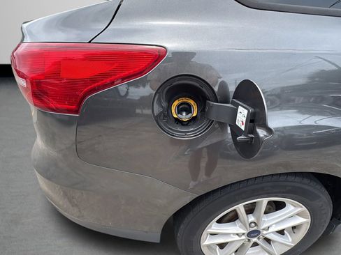 Used 2016 Ford Focus SE FWD image 22