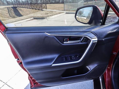 Used 2020 Toyota RAV4 Limited image 37