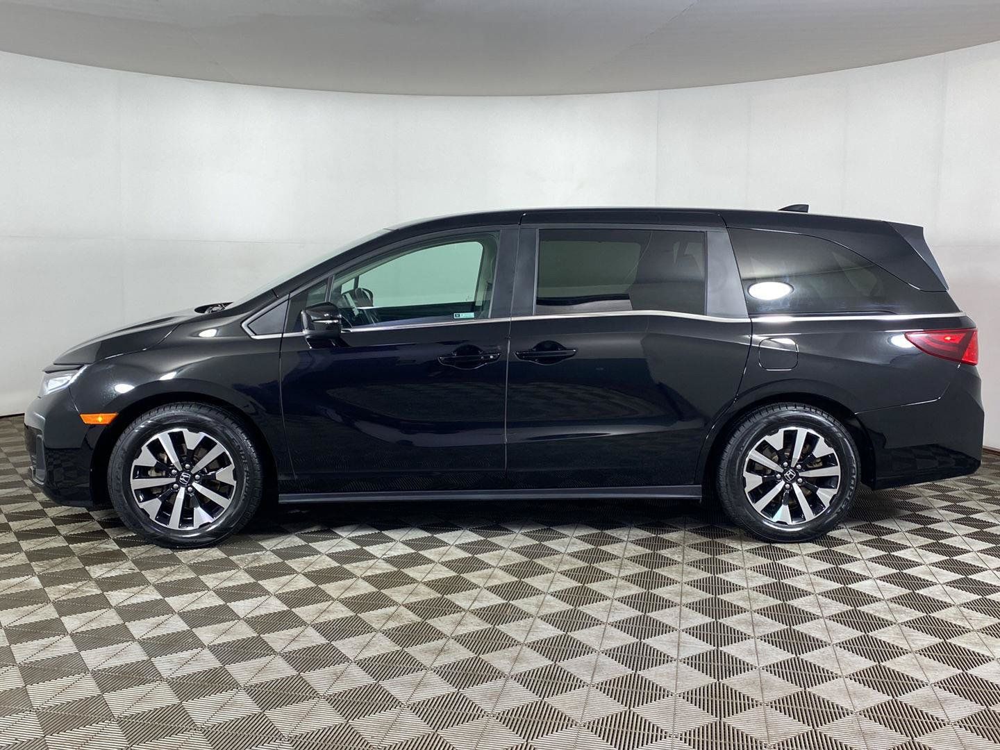 Used 2025 Honda Odyssey EX-L image 7