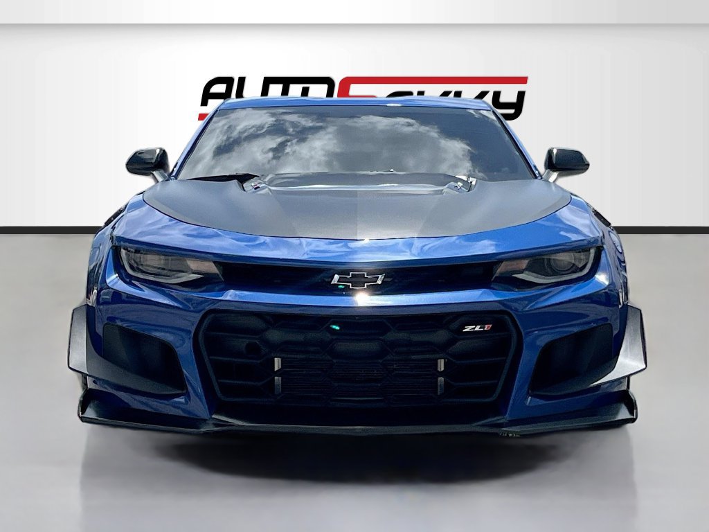 Used 2019 Chevrolet Camaro ZL1 RWD image 2