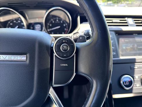 Used 2017 Land Rover Discovery SE AWD/4WD image 19
