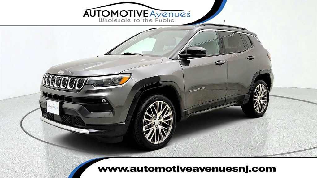 Used 2023 Jeep Compass Limited w/ Elite Group AWD/4WD image 1