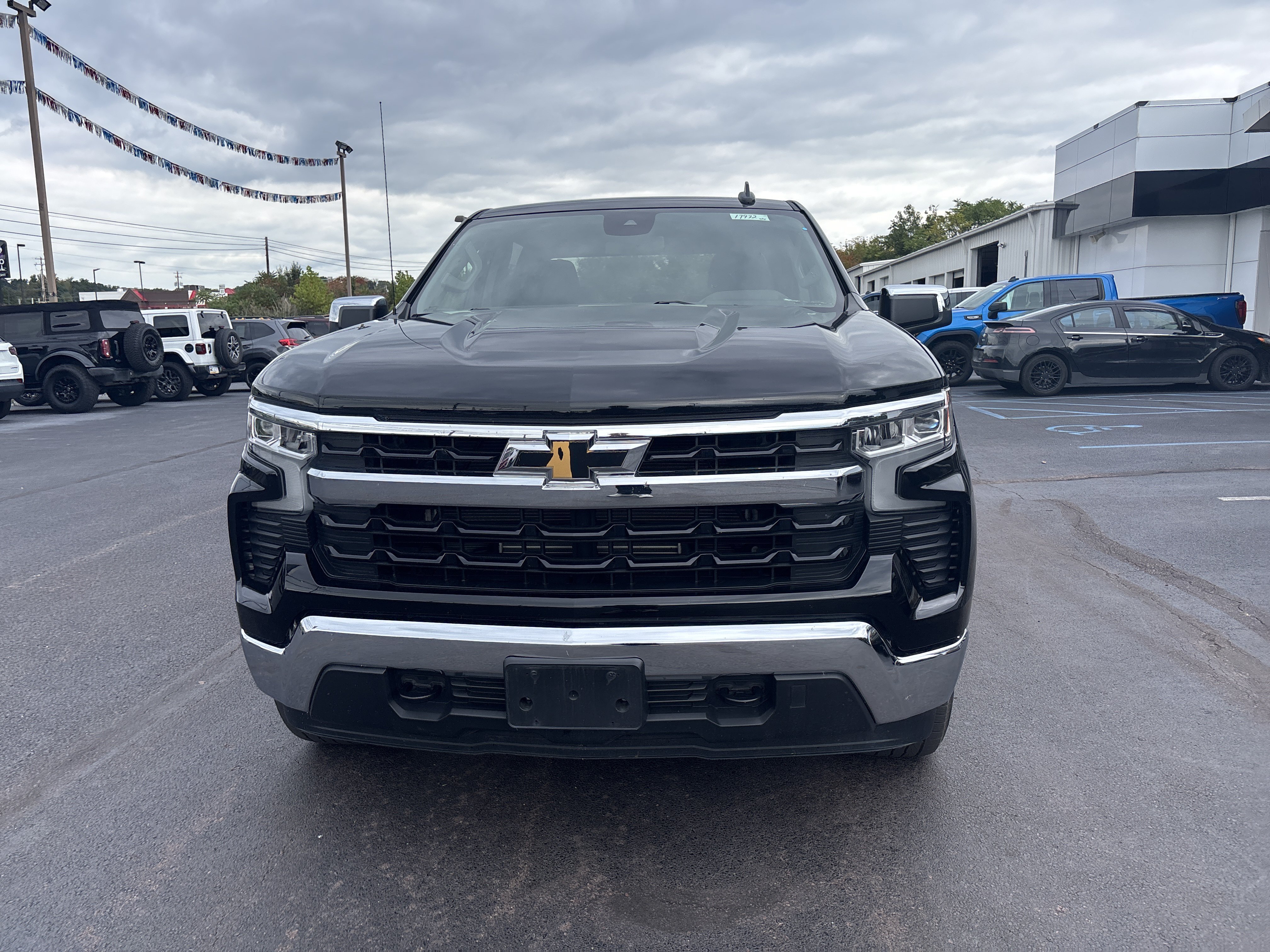 Used 2024 Chevrolet Silverado 1500 LT AWD/4WD image 9