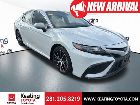 Used 2023 Toyota Camry SE image 1