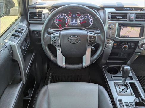 Used 2017 Toyota 4Runner SR5 Premium AWD/4WD image 8