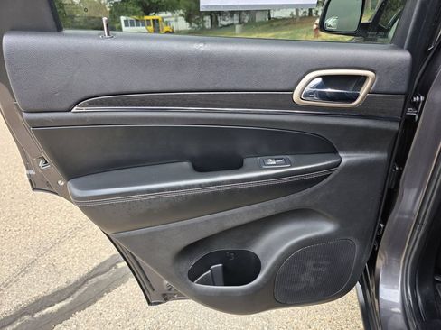 Used 2017 Jeep Grand Cherokee Limited AWD/4WD image 16