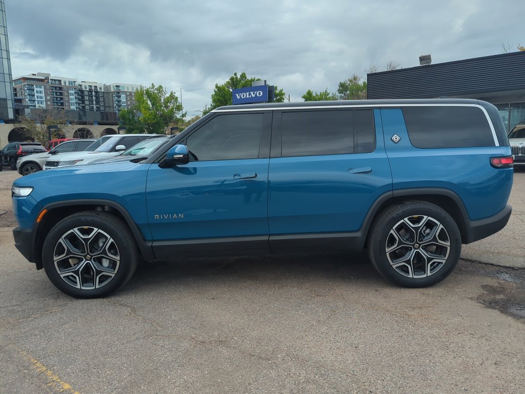 Used 2025 Rivian R1S Adventure Dual AWD/4WD image 4