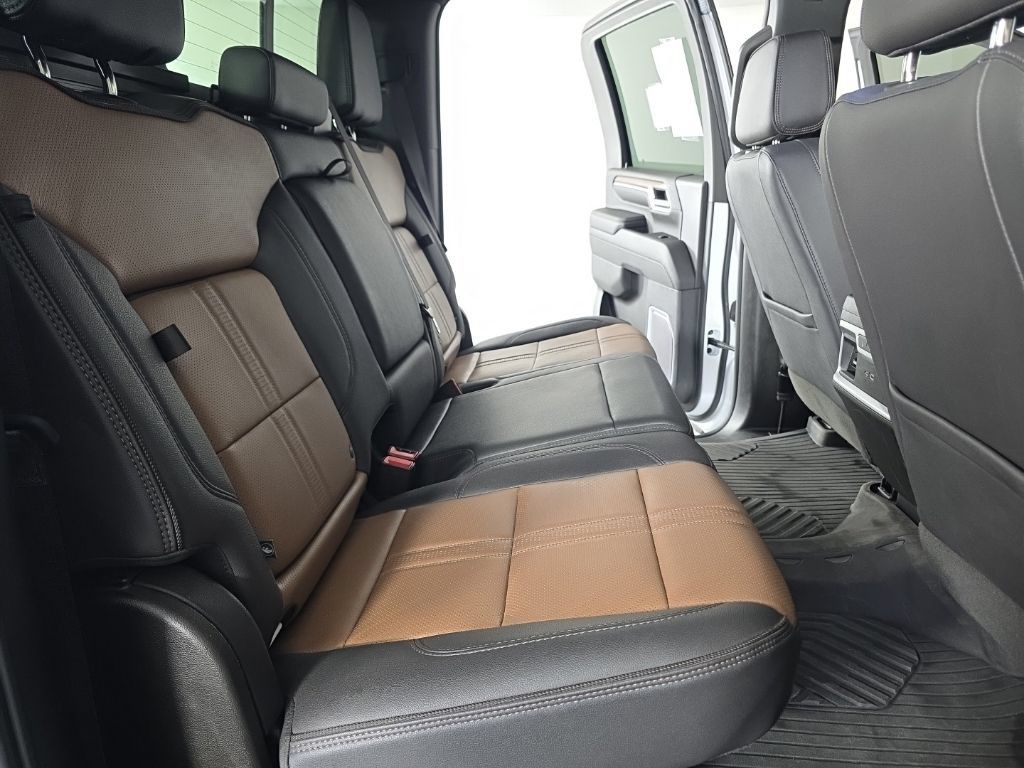 Used 2024 Chevrolet Silverado 2500 High Country w/ High Country Premium Package AWD/4WD image 40