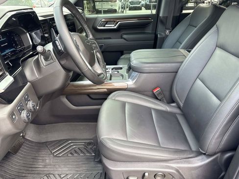 Used 2024 Chevrolet Silverado 1500 LT Trail Boss w/ Convenience Package II AWD/4WD image 15