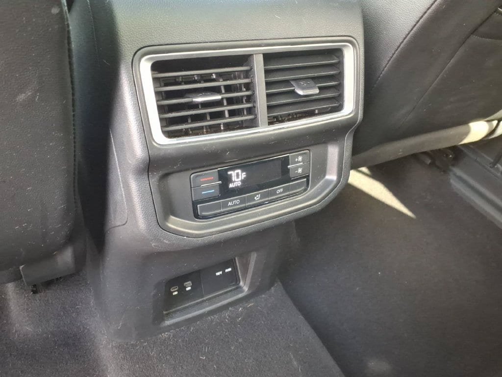 Used 2024 Volkswagen Atlas SE AWD/4WD image 16