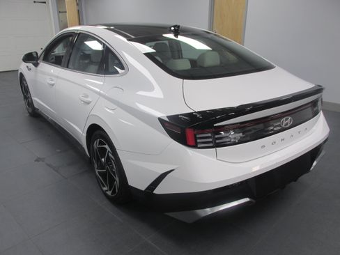 Used 2024 Hyundai Sonata SEL w/ Convenience Package FWD image 7