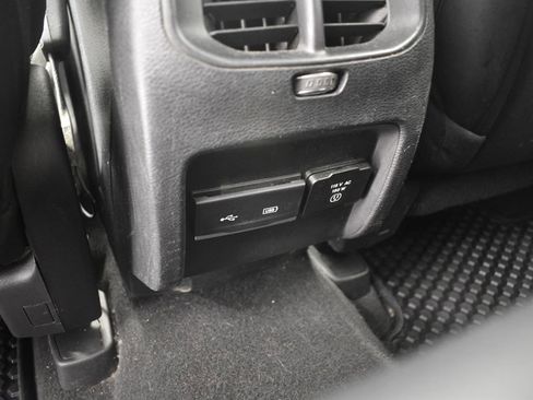 Used 2019 Jeep Cherokee Trailhawk w/ Cold Weather Group image 27