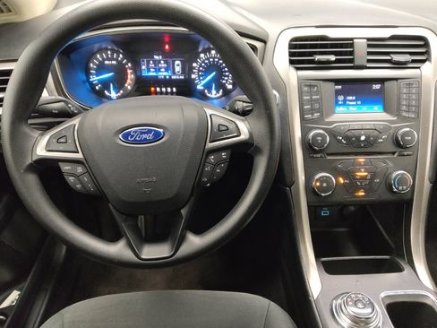 Used 2017 Ford Fusion SE image 22