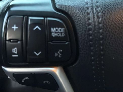 Used 2019 Toyota Highlander LE image 33