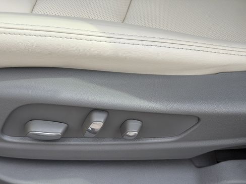 Certified 2022 Cadillac XT6 Premium Luxury w/ LPO, Floor Liner Package image 20