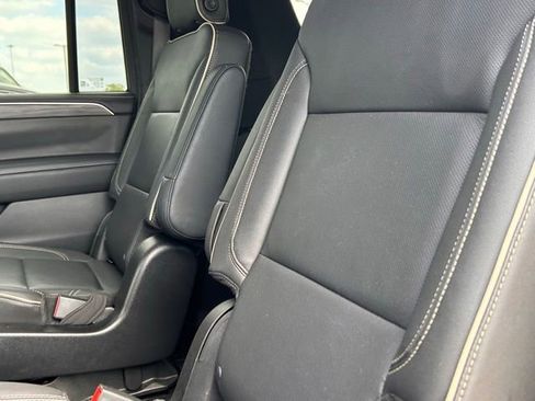 Used 2022 GMC Yukon XL SLT w/ SLT Premium Package image 44