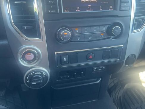 Used 2019 Nissan Titan SV AWD/4WD image 17