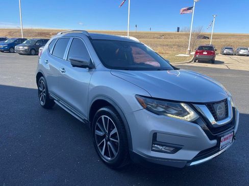 Used 2017 Nissan Rogue SL w/ SL Premium Package image 2