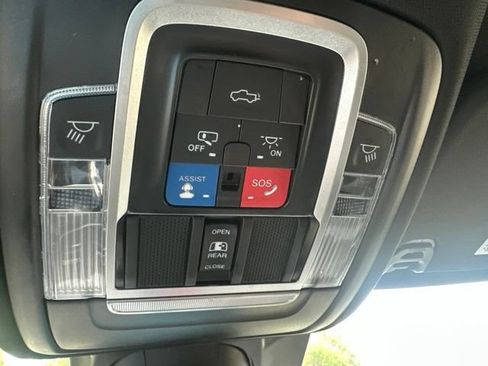 Used 2022 RAM 1500 Laramie AWD/4WD image 22