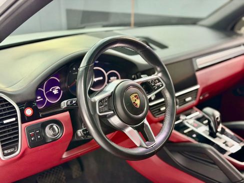 Used 2022 Porsche Cayenne Platinum Edition w/ Premium Package Plus image 12