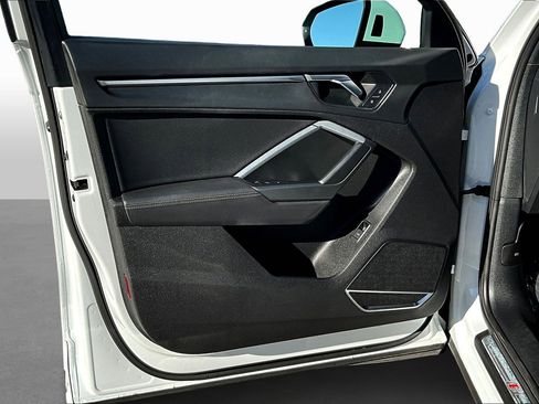 Used 2019 Audi Q3 2.0T Premium Plus image 17