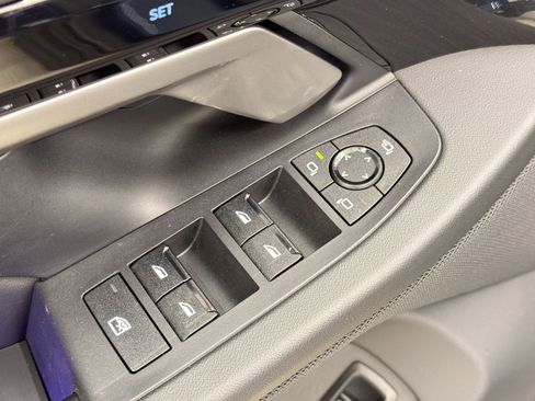 Used 2025 BMW 530i w/ Premium Package RWD image 21