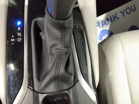 Used 2024 Toyota Corolla Cross L image 16