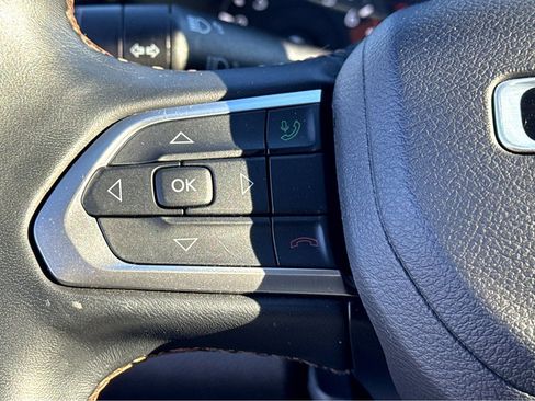 Used 2022 Jeep Compass Limited image 16