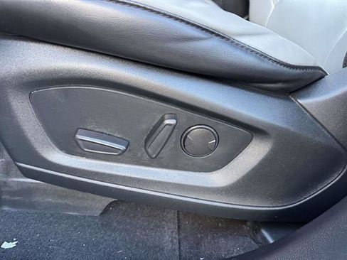 Used 2021 Ford Explorer XLT w/ Equipment Group 202A image 13