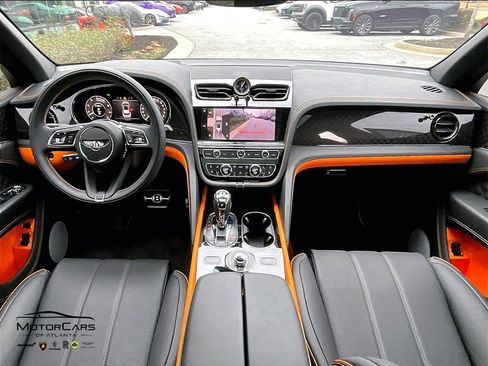 Used 2025 Bentley Bentayga image 14