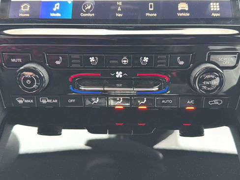 Used 2023 Jeep Grand Cherokee Trailhawk image 71