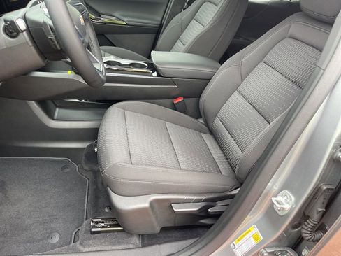 New 2025 Chevrolet Equinox LT w/ Safety and Technology Package image 7