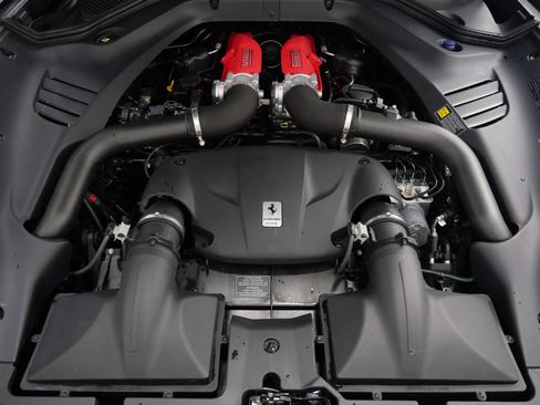 Used 2015 Ferrari California T RWD image 12