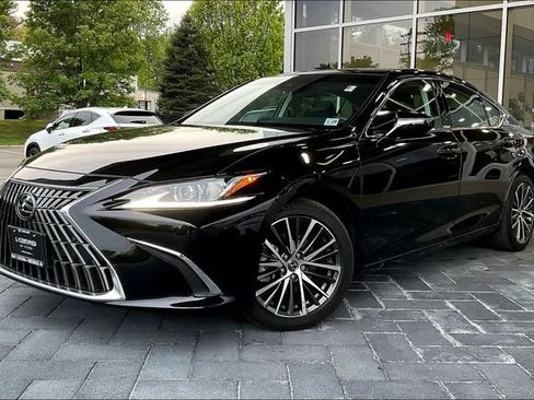 Certified 2024 Lexus ES 250 w/ Premium Package AWD/4WD image 3