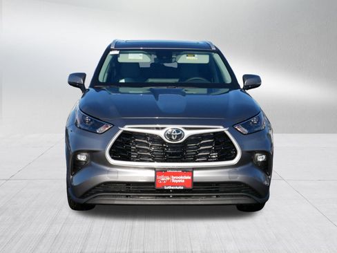 Certified 2026 Toyota Highlander XLE image 2