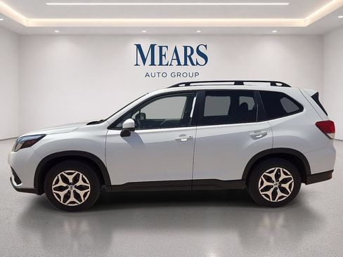 Used 2022 Subaru Forester Premium AWD/4WD image 2