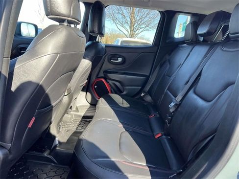 Used 2016 Jeep Renegade Trailhawk w/ Premium Trailhawk Package image 12