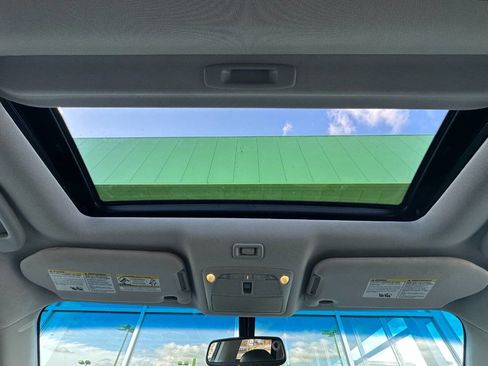 Used 2016 Nissan Pathfinder Platinum image 36