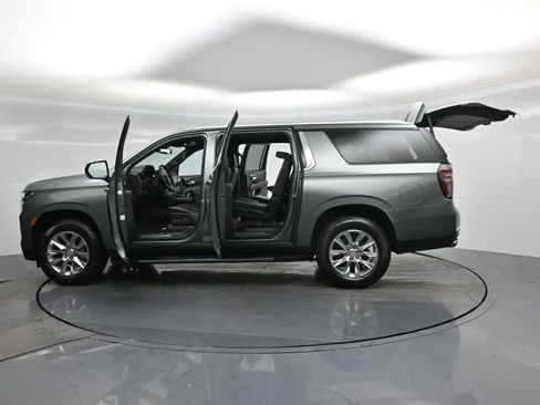 Used 2023 Chevrolet Suburban Premier image 35