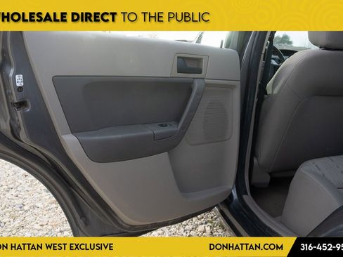 Used 2010 Ford Focus SE image 13