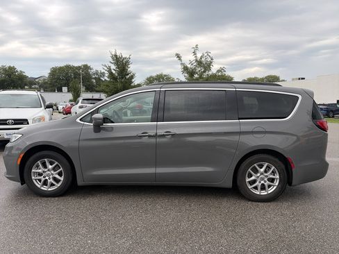 Used 2022 Chrysler Pacifica Touring-L FWD image 8
