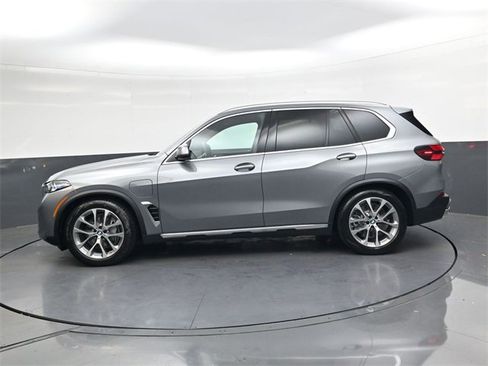 New 2026 BMW X5 xDrive50e image 7